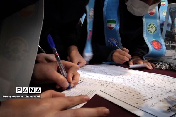 برگزاری بیست و پنجمین دوره انتخابات شورای دانش‌آموزی در دبیرستان نمونه مهشید مصلی نژاد ناحیه ۶