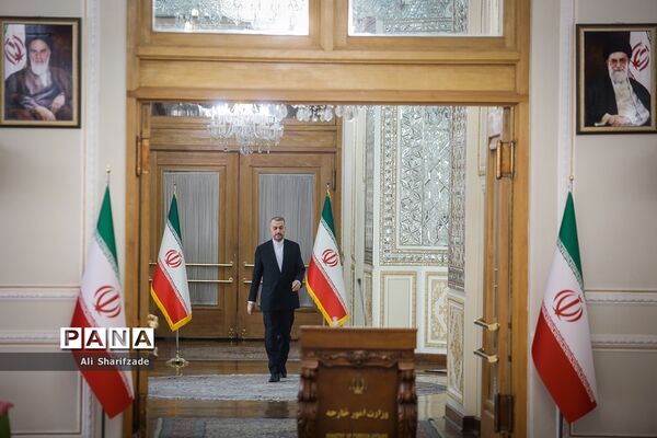 نشست خبری وزیر امور خارجه
