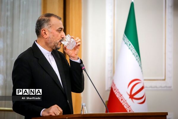 نشست خبری وزیر امور خارجه