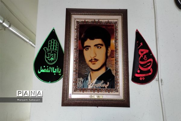 دیدار دانش‌آموزان و نوجوانان بسیجی با خانواده شهید محله در هفته بسیج