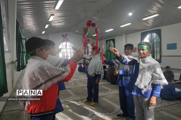کرسی تلاوت قرآن کریم در دبستان شهید اسماعیلی گلوگاه