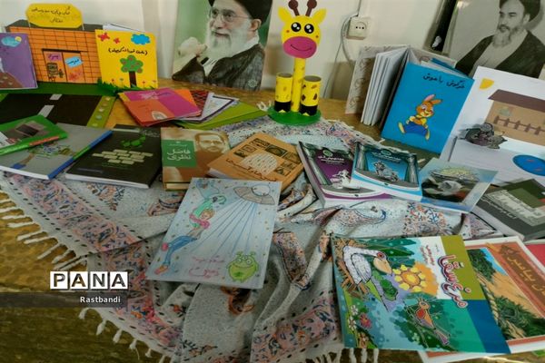 نمایشگاه کتاب دبستان امید انقلاب منطقه ۱۳