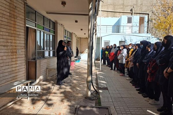 تقدیر از گروه نقاشی همگانی مدرسه نوین‌آفرین رودهن