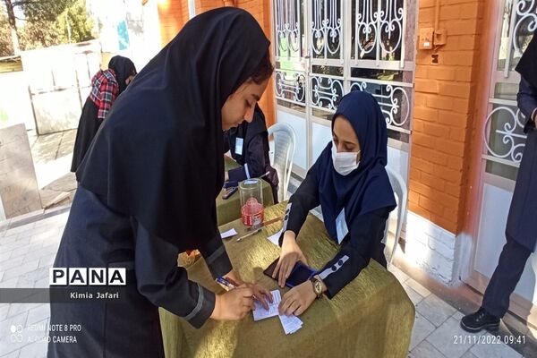 انتخابات شورای دانش‌آموزی در دبیرستان شاهد مطهره کاشمر
