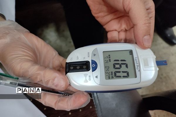 تست قند خون فرهنگیان مرکز استعدادهای درخشان شهیدبهشتی رودهن