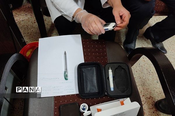تست قند خون فرهنگیان مرکز استعدادهای درخشان شهیدبهشتی رودهن