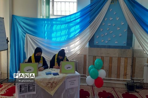 برگزاری انتخابات شورای دانش‌آموزی دبیرستان مکتبی