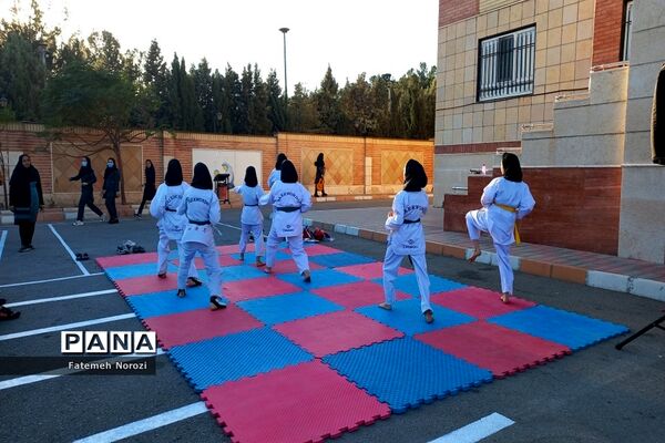 تقدیر از دانش‌آموزان منتخب مسابقات دبیرستان خوارزمی رباط‌ کریم