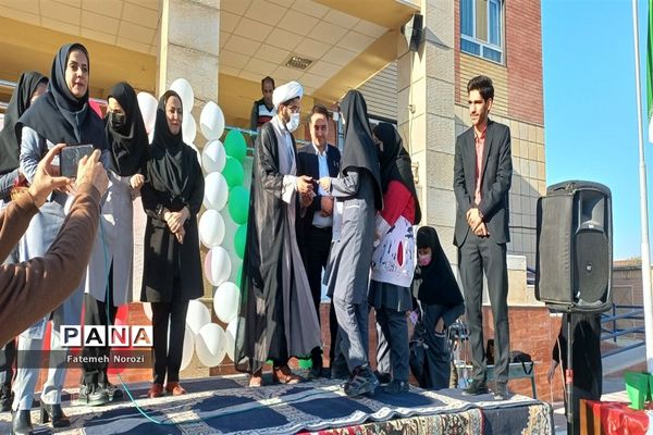 تقدیر از دانش‌آموزان منتخب مسابقات دبیرستان خوارزمی رباط‌ کریم