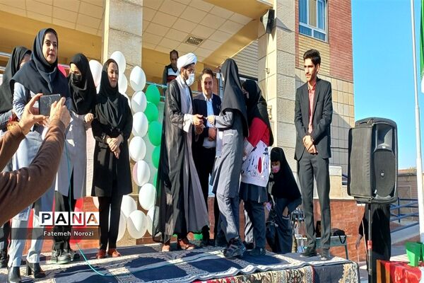 تقدیر از دانش‌آموزان منتخب مسابقات دبیرستان خوارزمی رباط‌ کریم