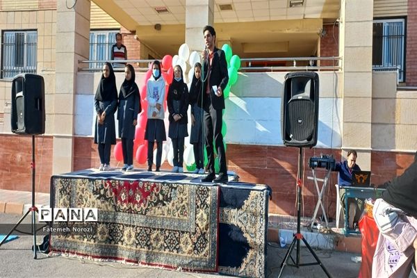 تقدیر از دانش‌آموزان منتخب مسابقات دبیرستان خوارزمی رباط‌ کریم