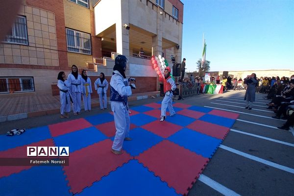 تقدیر از دانش‌آموزان منتخب مسابقات دبیرستان خوارزمی رباط‌ کریم
