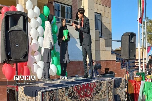 تقدیر از دانش‌آموزان منتخب مسابقات دبیرستان خوارزمی رباط‌ کریم