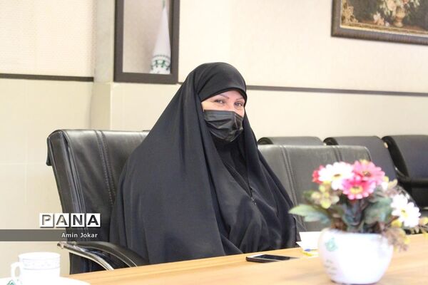 دیدار مشاور مدیرکل آموزش و پرورش فارس در امور بانوان با اعضا سازمان دانش‌آموزی فارس