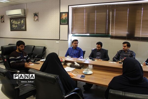 دیدار مشاور مدیرکل آموزش و پرورش فارس در امور بانوان با اعضا سازمان دانش‌آموزی فارس
