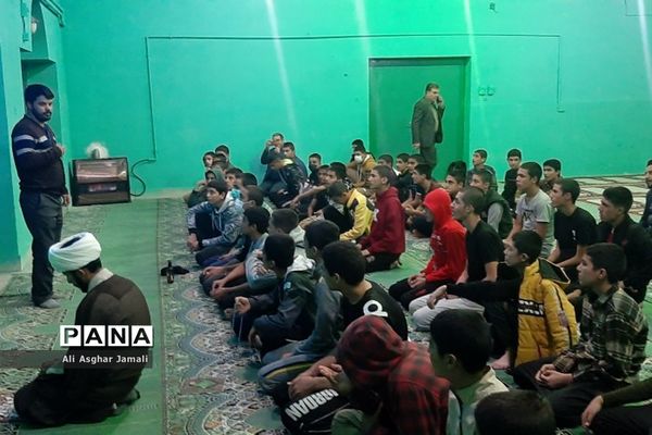 بازدید رئیس و معاونان سازمان دانش‌آموزی فارس از مدرسه شبانه‌روزی عشایری شهید بهشتی در شیراز