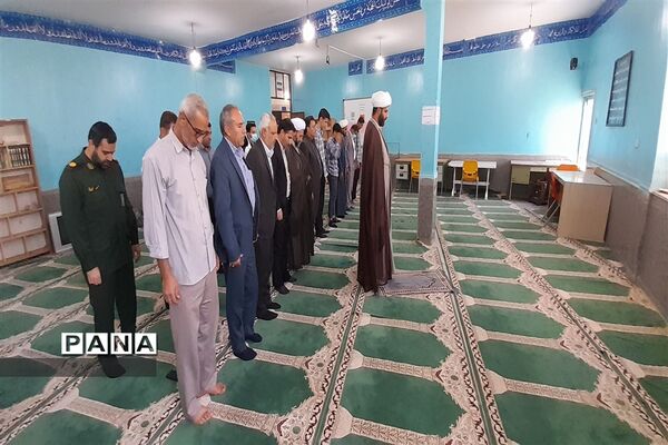 مراسم یادواره شهدا به‌مناسبت هفته بسیج در مدارس امیدیه