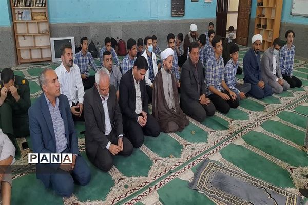 مراسم یادواره شهدا به‌مناسبت هفته بسیج در مدارس امیدیه