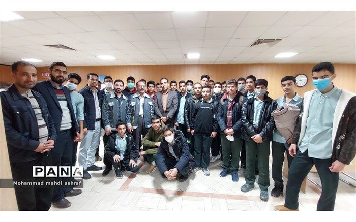 بازدید دانش‌آموزان نایینی از اولین شرکت تولیدکننده پمپ هیدرولیک دنده‌ای در ایران