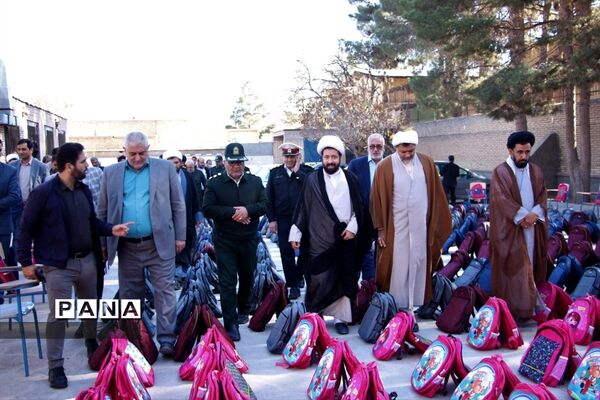 توزیع ۱۵۰۰ بسته نوشت افزار به دانش‌آموزان محروم تربت جام