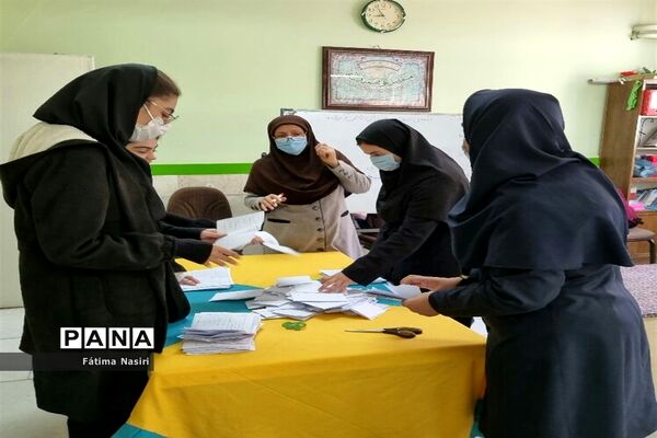 برگزاری انتخابات شورای دانش‌آموزی دبیرستان نمونه دولتی شرافت ساوجبلاغ
