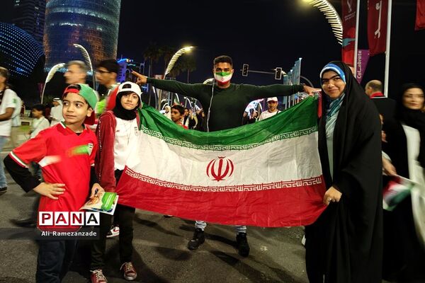 حمایت دانش‌آموزان ایرانی مقیم قطر از تیم ملی فوتبال ایران