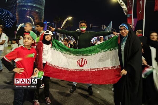 حمایت دانش‌آموزان ایرانی مقیم قطر از تیم ملی فوتبال ایران