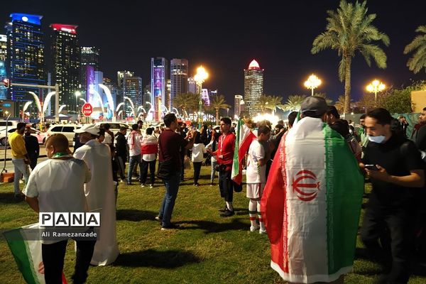 حمایت دانش‌آموزان ایرانی مقیم قطر از تیم ملی فوتبال ایران