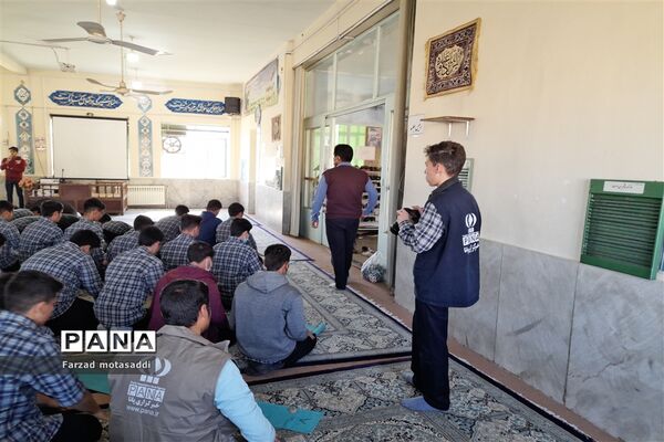 اجرای طرح «نماز نور چشم » در دبیرستان صالحی زاده‌  ناحیه ۲ یزد