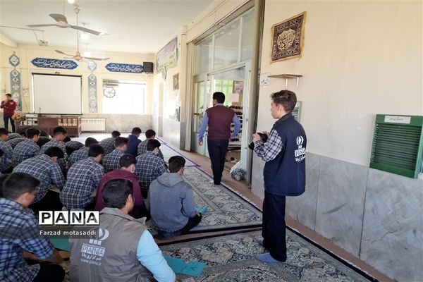 اجرای طرح «نماز نور چشم » در دبیرستان صالحی زاده‌  ناحیه ۲ یزد