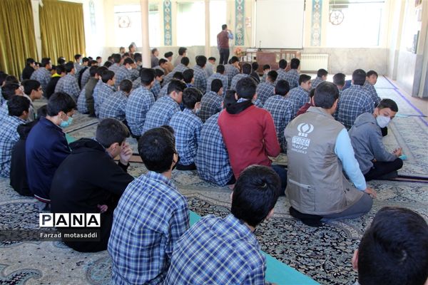 اجرای طرح «نماز نور چشم » در دبیرستان صالحی زاده‌  ناحیه ۲ یزد