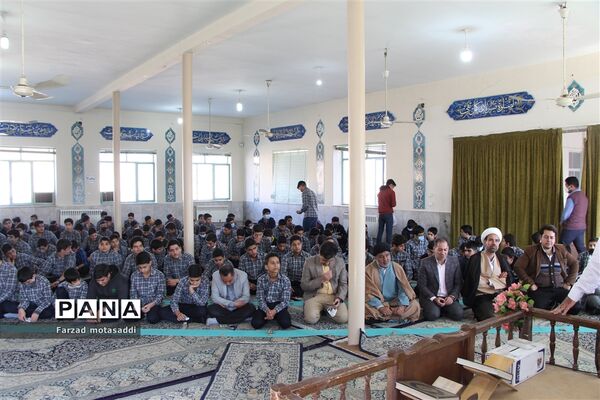 اجرای طرح «نماز نور چشم » در دبیرستان صالحی زاده‌  ناحیه ۲ یزد