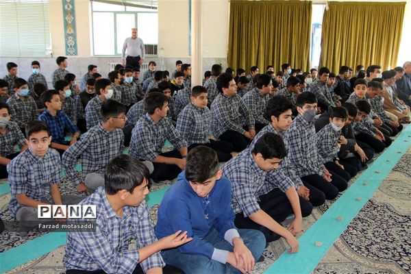 اجرای طرح «نماز نور چشم » در دبیرستان صالحی زاده‌  ناحیه ۲ یزد