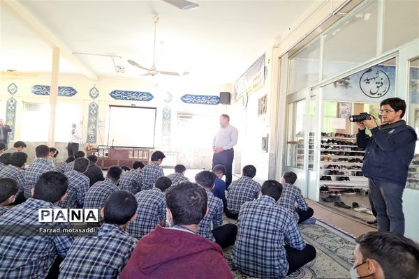 اجرای طرح «نماز نور چشم » در دبیرستان صالحی زاده‌  ناحیه ۲ یزد