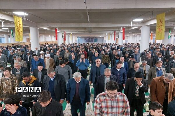 حضور پرشور بسیجیان در نماز جمعه زنجان به‌مناسبت هفته بسیج