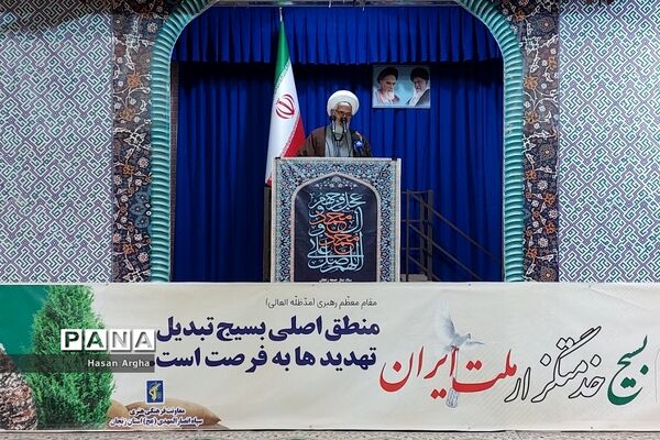 حضور پرشور بسیجیان در نماز جمعه زنجان به‌مناسبت هفته بسیج