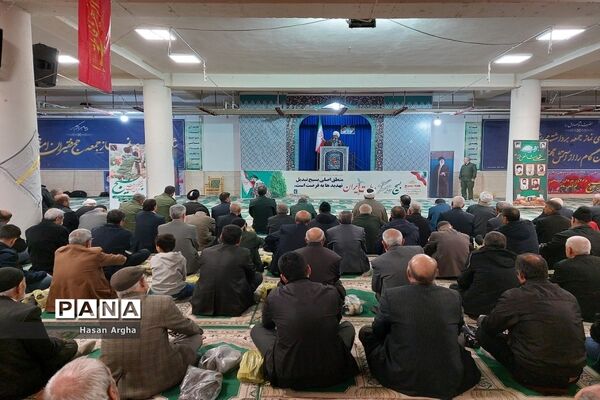 حضور پرشور بسیجیان در نماز جمعه زنجان به‌مناسبت هفته بسیج