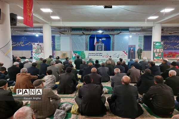 حضور پرشور بسیجیان در نماز جمعه زنجان به‌مناسبت هفته بسیج
