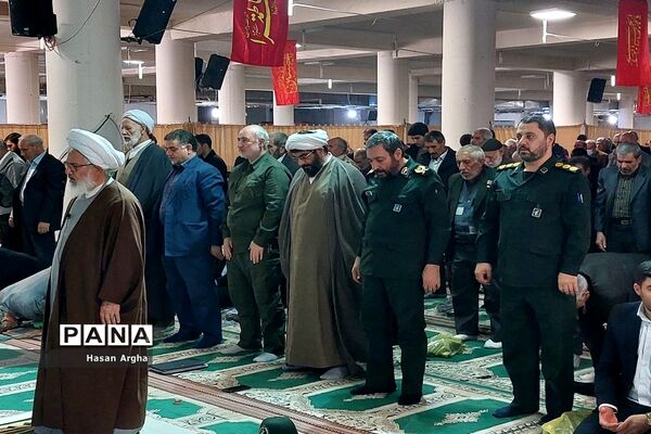 حضور پرشور بسیجیان در نماز جمعه زنجان به‌مناسبت هفته بسیج