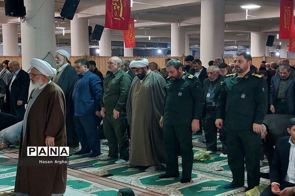 حضور پرشور بسیجیان در نماز جمعه زنجان به‌مناسبت هفته بسیج