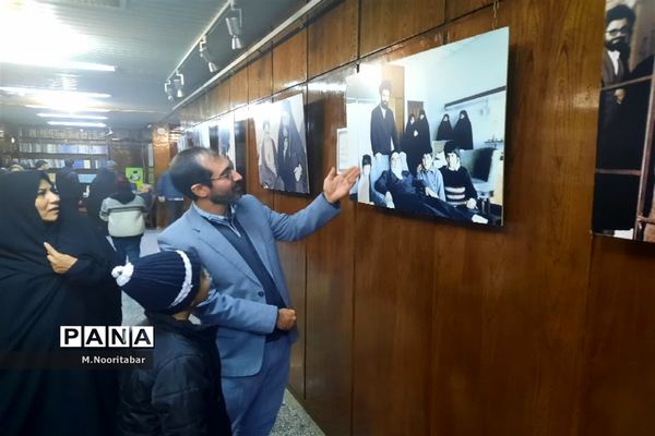 تجدید پیمان فرهنگیان و دانش‌آموزان با آرمان‌های انقلاب در حسینیه جماران