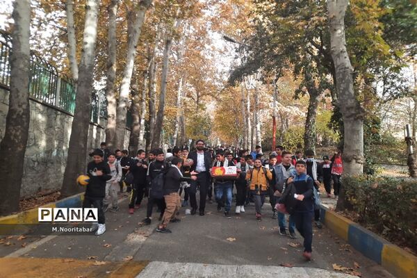 تجدید پیمان فرهنگیان و دانش‌آموزان با آرمان‌های انقلاب در حسینیه جماران