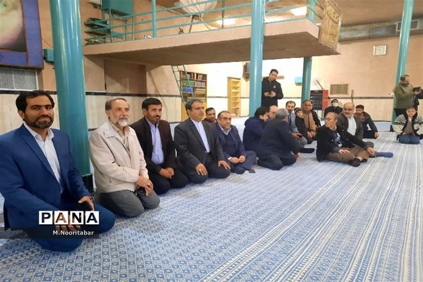 تجدید پیمان فرهنگیان و دانش‌آموزان با آرمان‌های انقلاب در حسینیه جماران