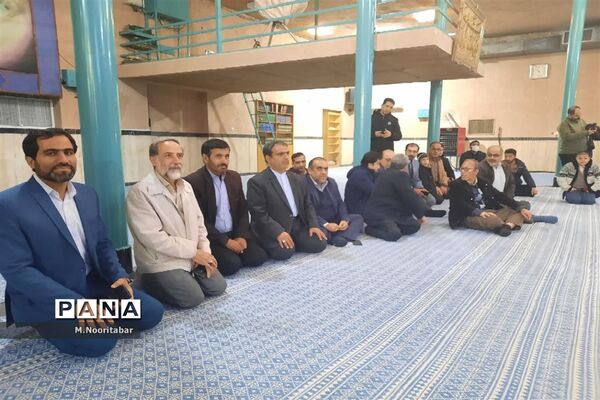 تجدید پیمان فرهنگیان و دانش‌آموزان با آرمان‌های انقلاب در حسینیه جماران