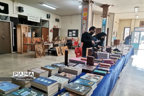 نمایشگاه کتاب، دنیای جلدهای رنگارنگ در پاکدشت