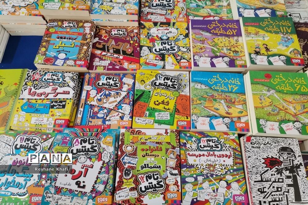 نمایشگاه کتاب، دنیای جلدهای رنگارنگ در پاکدشت