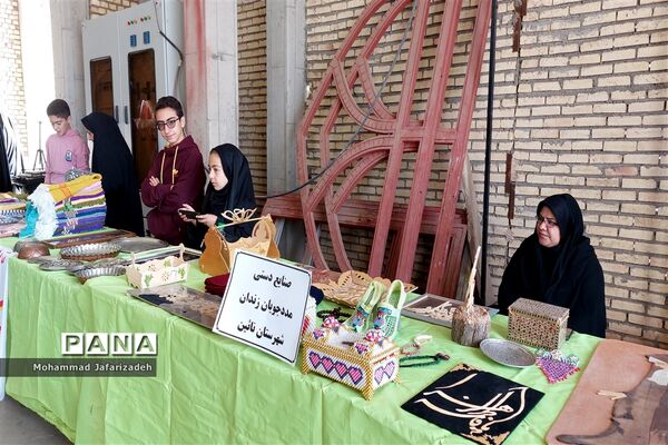 نمایشگاه توانمندی‌ها و دستاوردهای بانوان کار آفرین نایینی