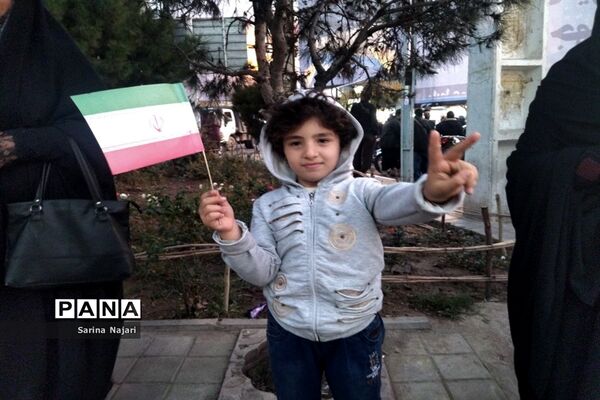 خوشحالی مردم پس از پیروزی ایران بر ولز