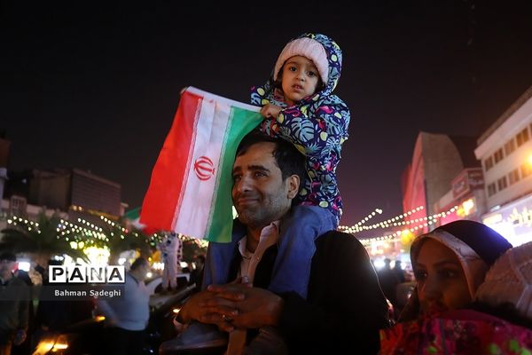شادی مردم تهران پس از پیروزی ایران مقابل ولز