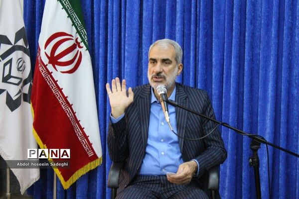 نشست صمیمی  یوسف نوری  وزیر آموزش و پرورش و هیئت همراه  با نماینده ولی فقیه در استان و امام جمعه بوشهر